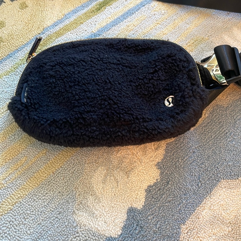 Luluemon Everywhere Belt Bag 
*Fleece
Pre- own